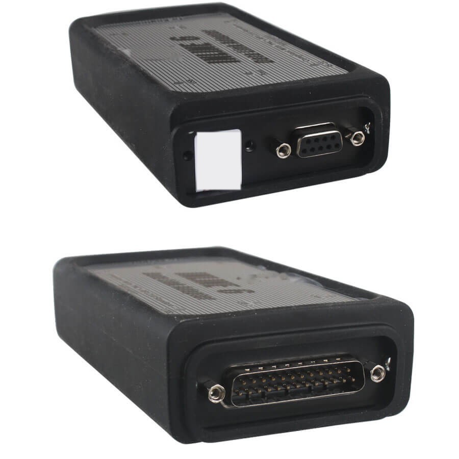 Capetele adaptorului Inline 6, cu portul serial RS-232 de 9 pini și conectorul de 25 de pini spre vehicul