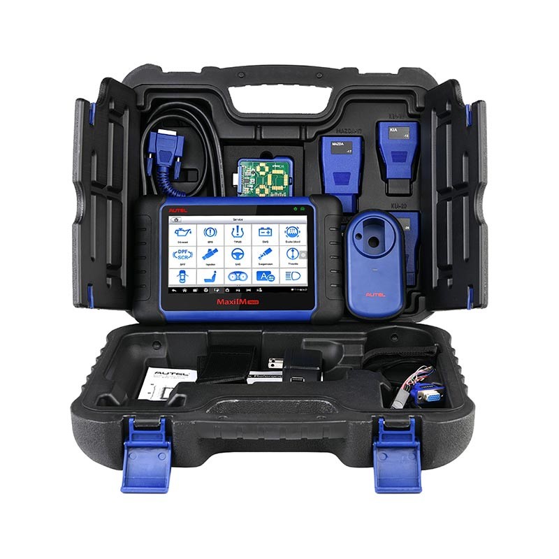 Autel IM508 conectat la priza OBD a unui vehicul în timpul unei proceduri de imobilizator