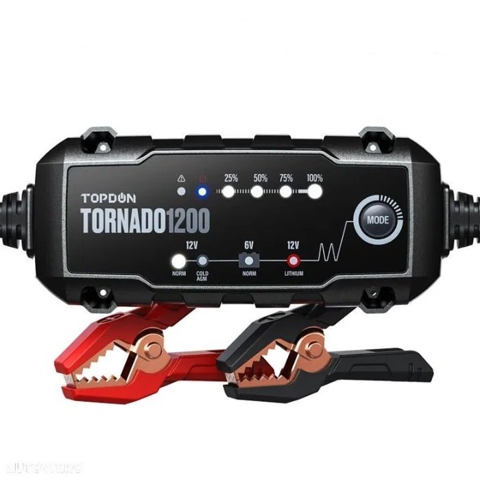 Tornado1200 conectat la acumulatorul unei motociclete, pentru menținere pe timpul iernii