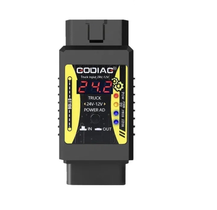Adaptor GODIAG GT106 cu afișajul de tensiune arătând 24,2 V și butoanele IN și OUT