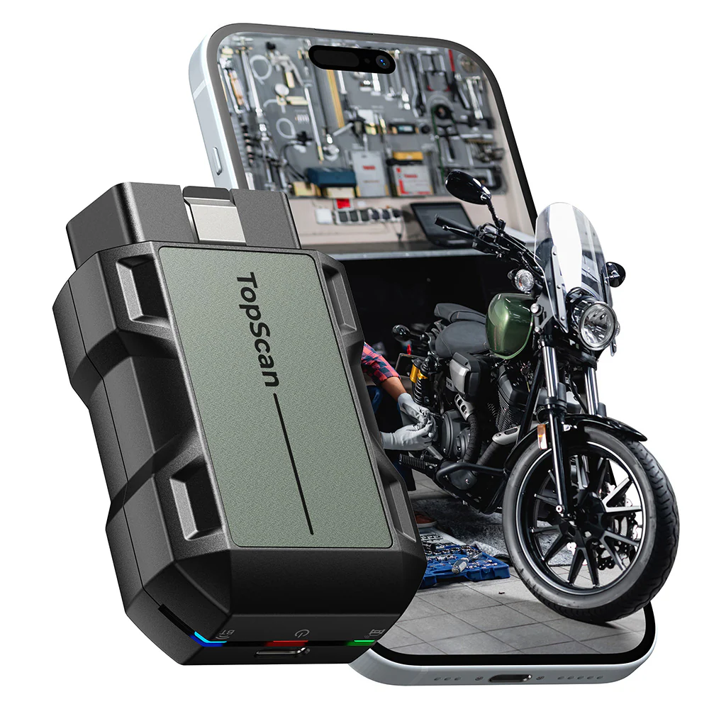 TopDon TopScan Moto, dongle-ul de diagnoză pentru motociclete, în mână